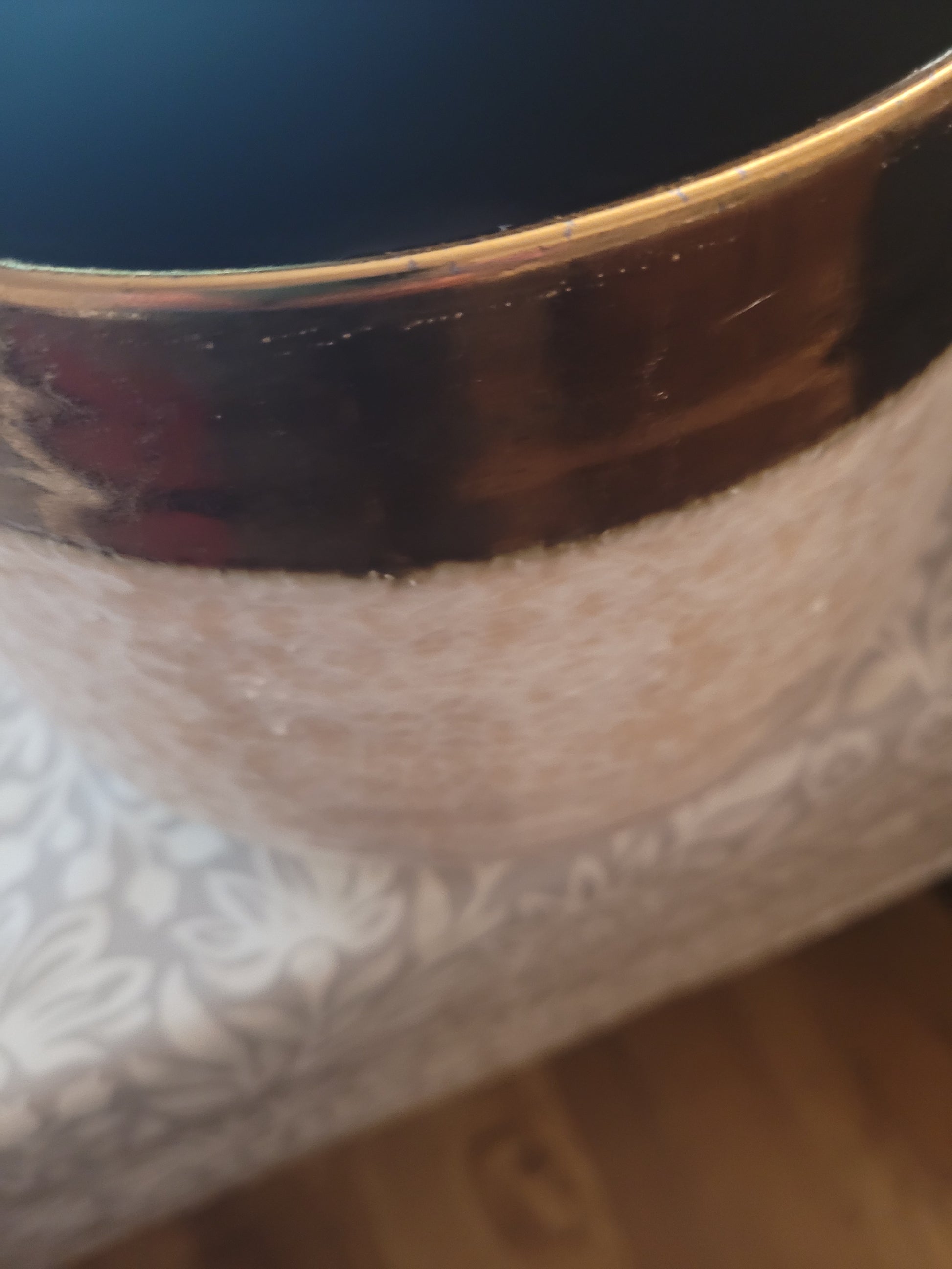 Elegant Ceramic Planter with Metallic Bronze Rim – Stylish Home Decor for Plants or Flowers