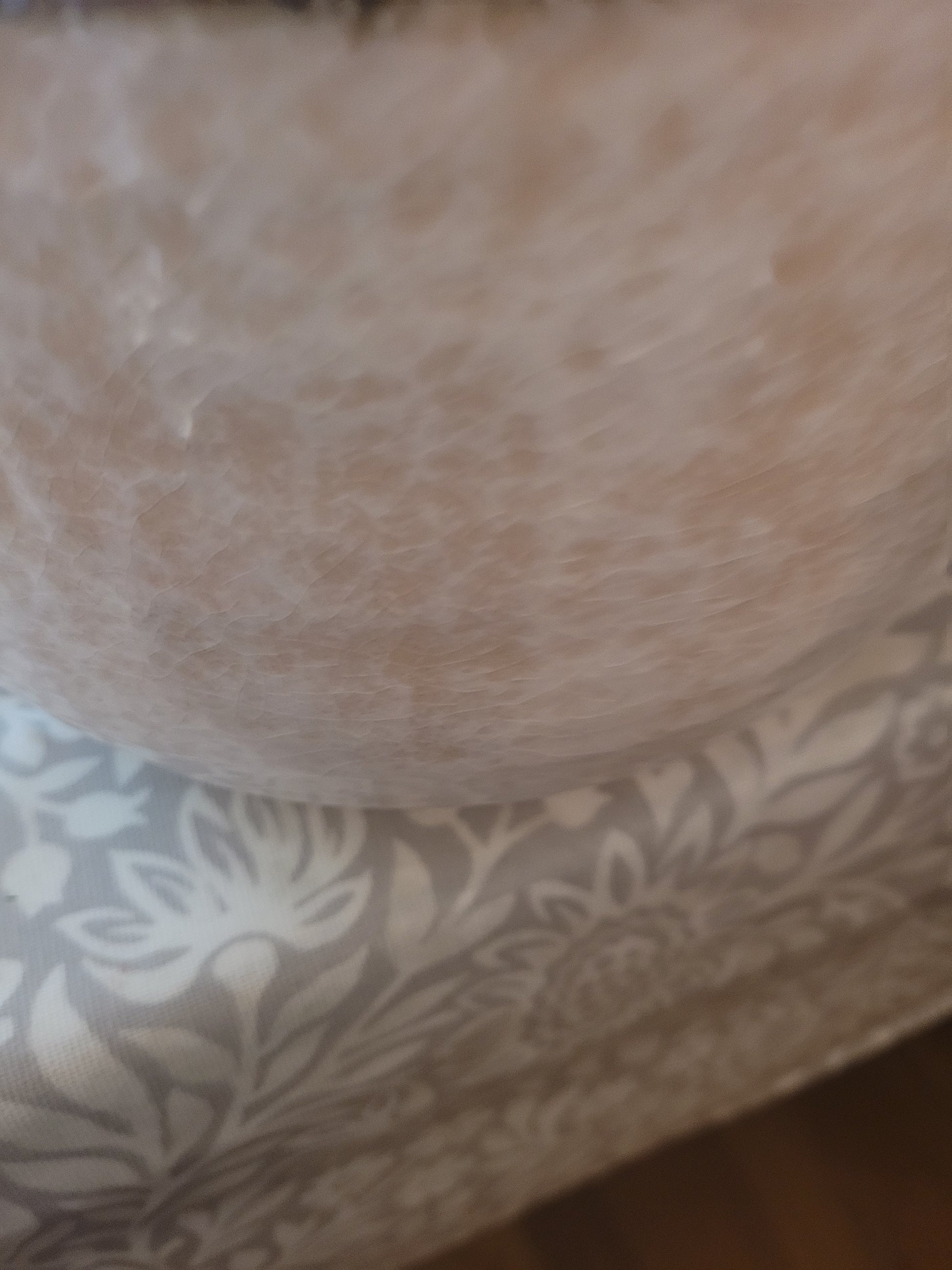 Elegant Ceramic Planter with Metallic Bronze Rim – Stylish Home Decor for Plants or Flowers