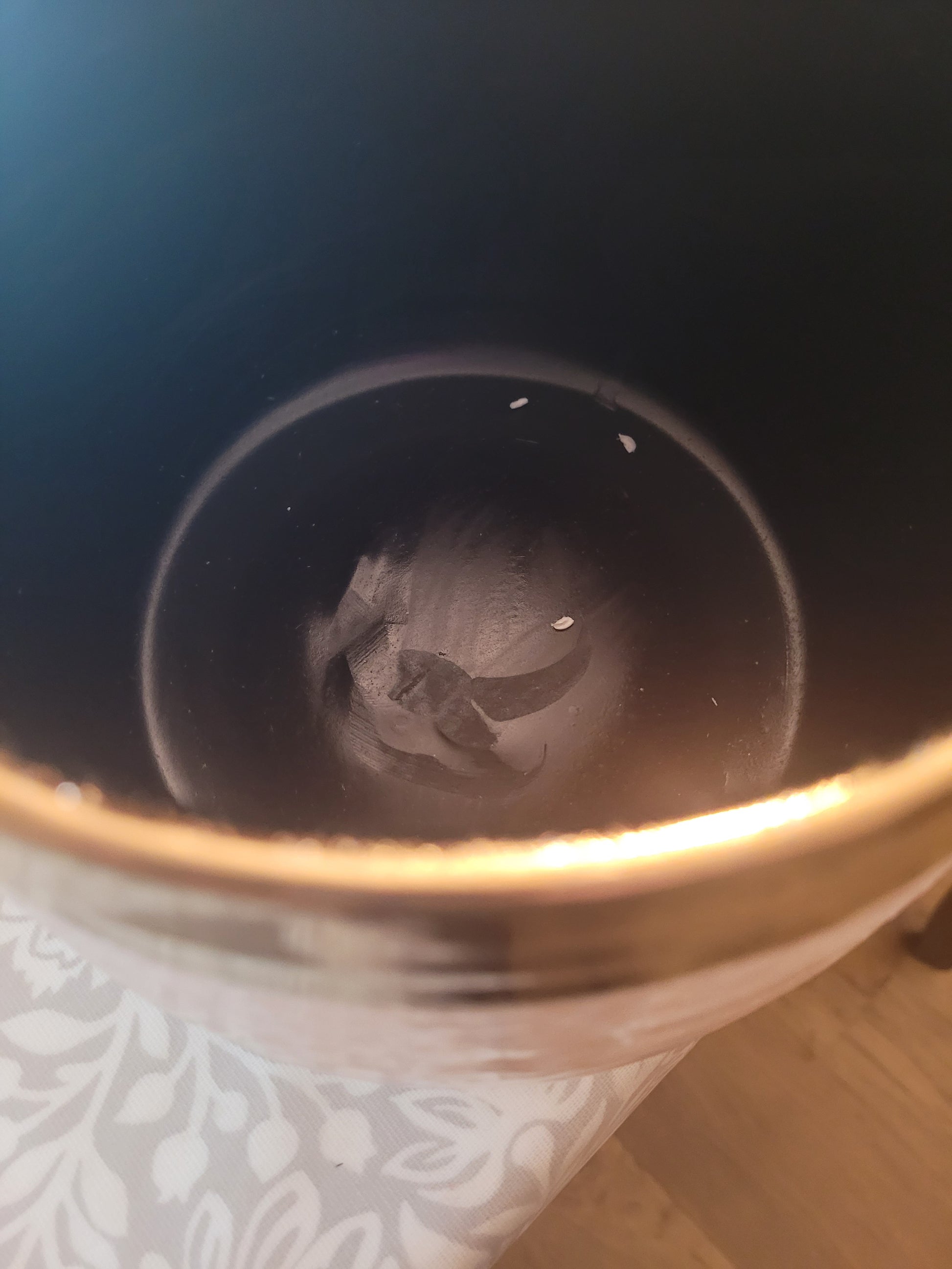 Elegant Ceramic Planter with Metallic Bronze Rim – Stylish Home Decor for Plants or Flowers