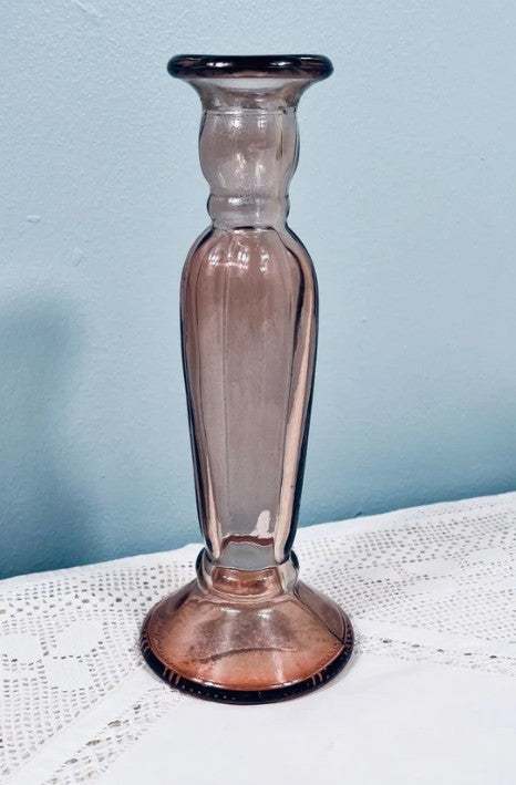 Add warmth and elegance to your space with our best-selling fluted dinner candleholder, now available in a rich burnt orange hue.
Expertly crafted from 100% recycled glass, this striking piece blends sustainable living with timeless style, making it an ideal choice for both everyday moments and special occasions