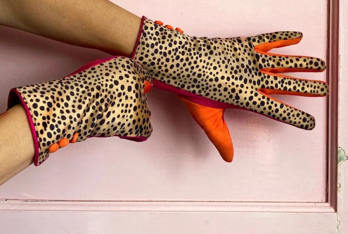 Bold Cheetah Print Gloves with Hot Pink and Orange Accents – Cosy Winter Accessories