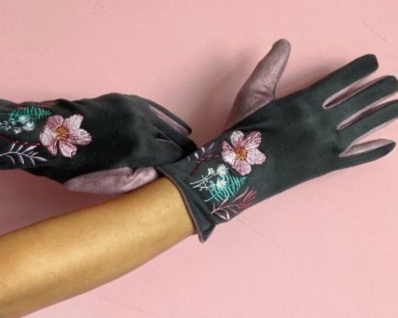 A feminine finishing touch for cold-weather outfits. The Posy Embroidered Gloves pair a soft charcoal grey outer with mauve accents and delicate, English-garden floral stitching. Light, comfy and cotton lined for everyday warmth.