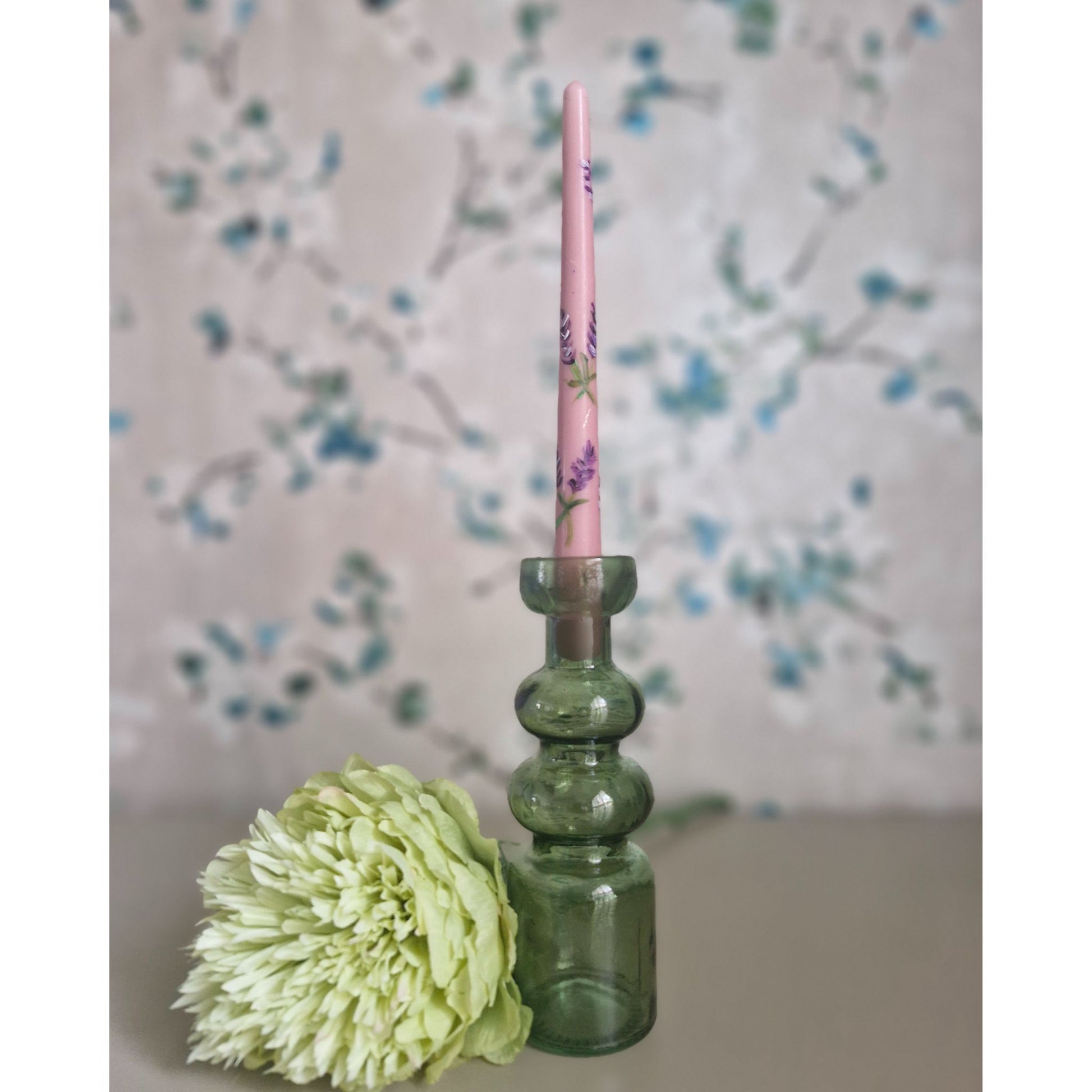 Recycled glass candleholder in clear finish, suitable for dinner candles, tealights, or use as a mini vase – sustainably made in Spain