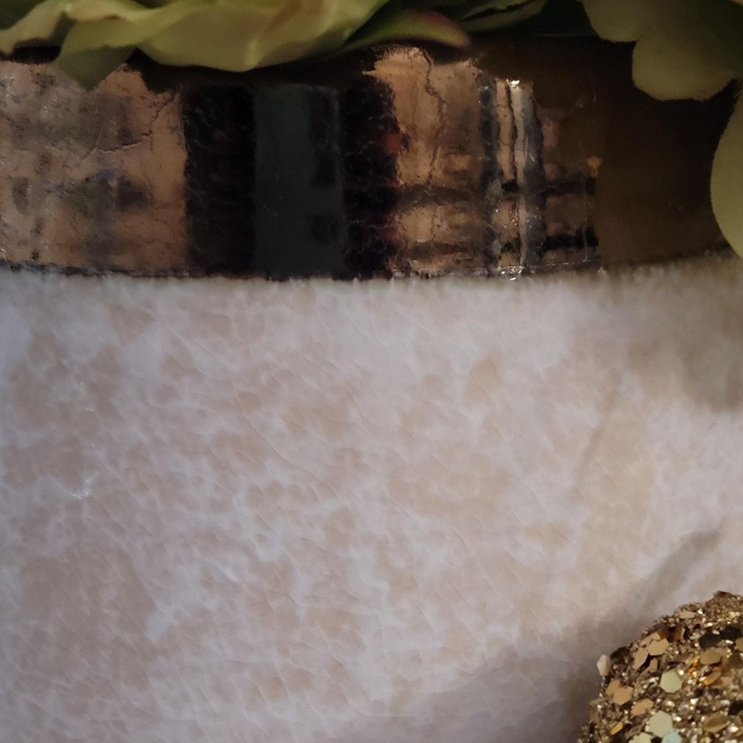 Elegant Ceramic Planter with Metallic Bronze Rim – Stylish Home Decor for Plants or Flowers