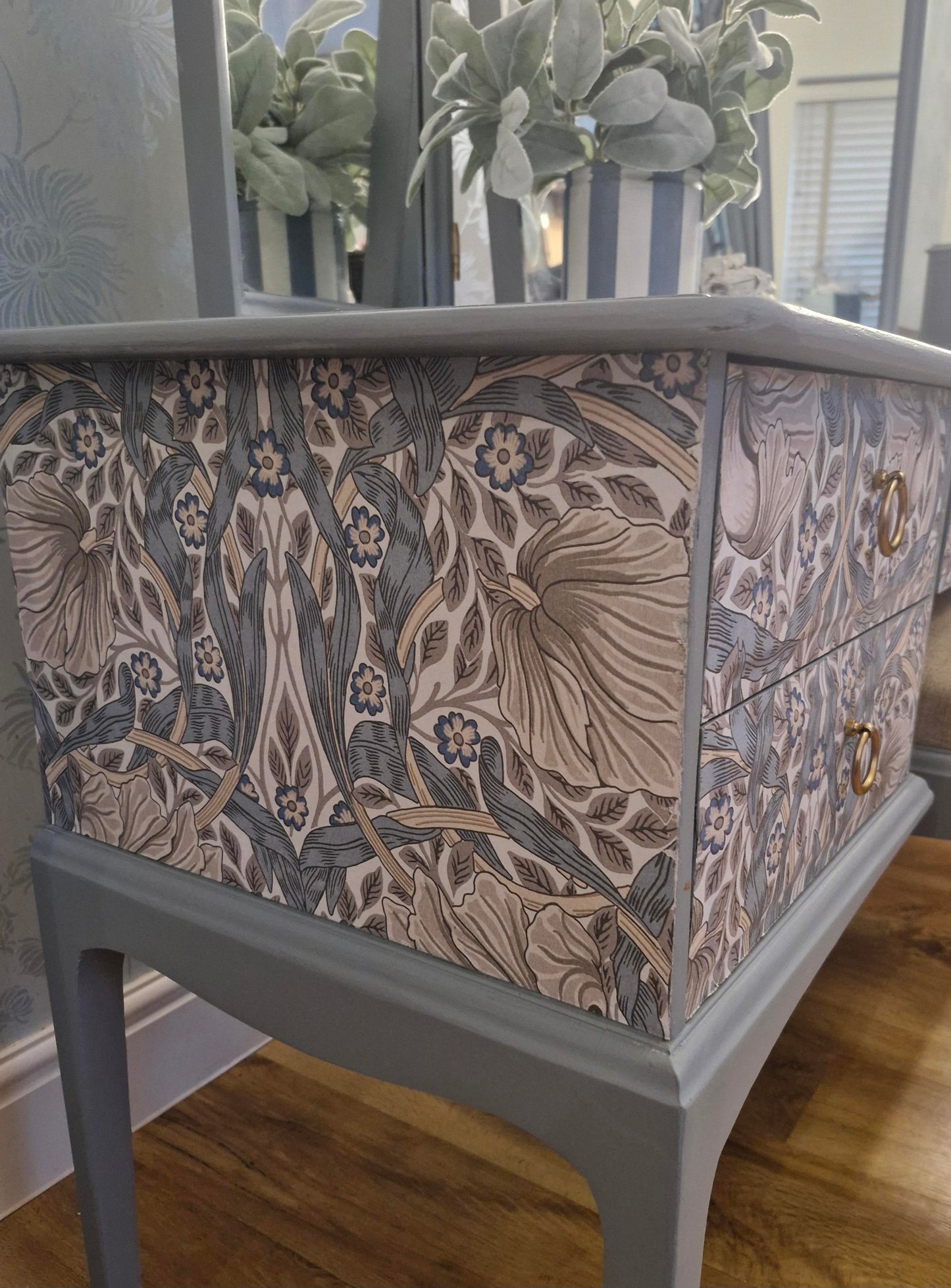 Stag dressing table side image