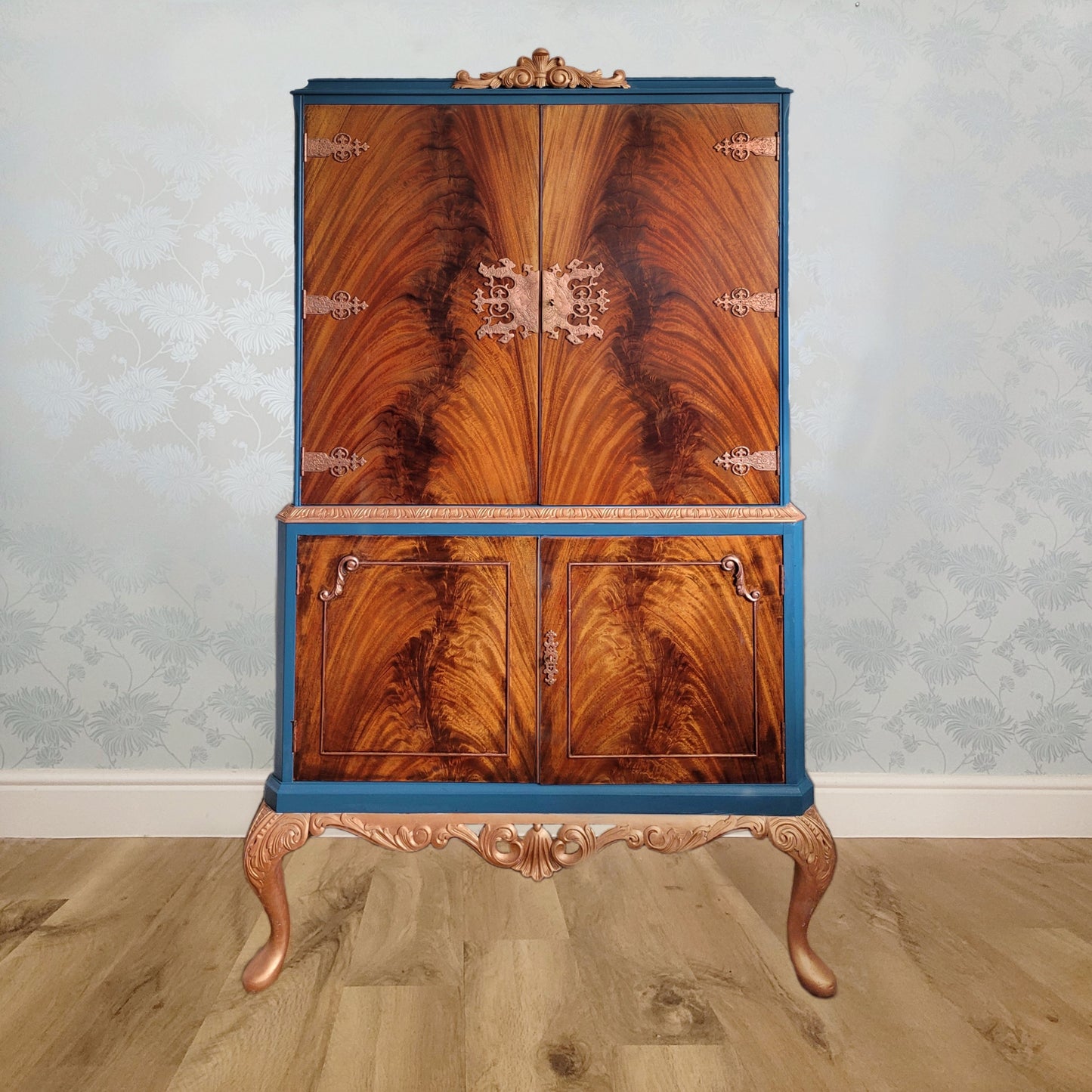 Queen Anne Style Flame Mahogany Cocktail Cabinet