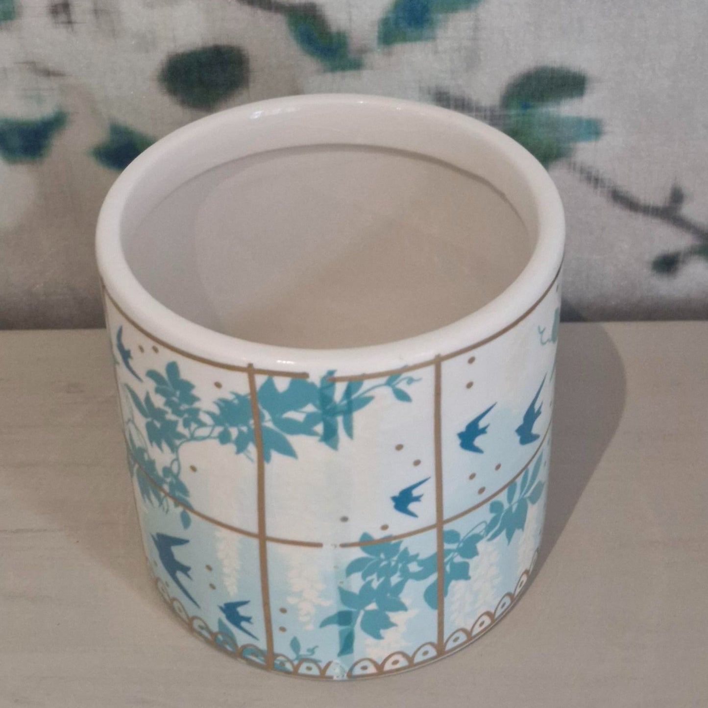 Decorative jar interior