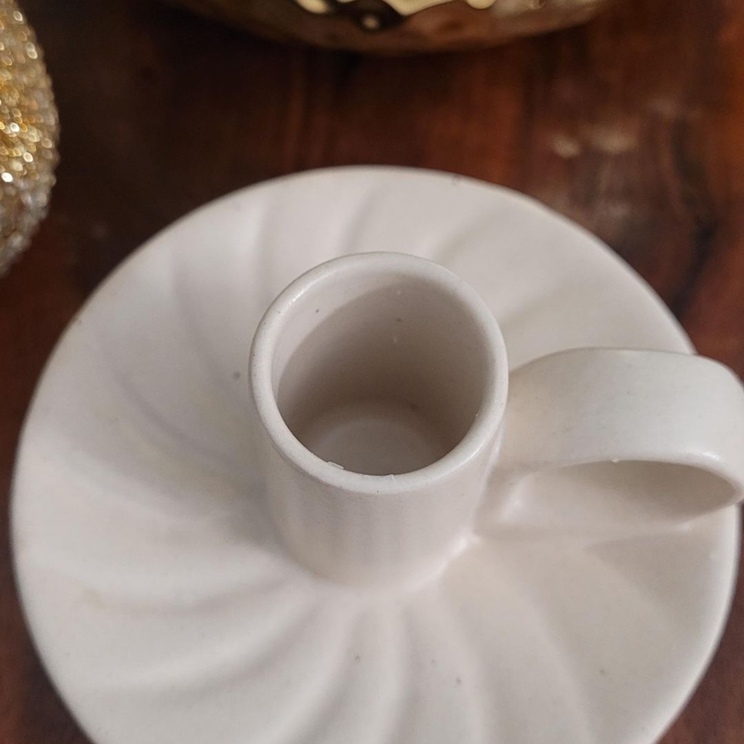 Wee Willy Winky Ceramic Candle Holder – Vintage-Inspired Ridged Taper Holder with Handle – Classic Home Décor or Gift Idea